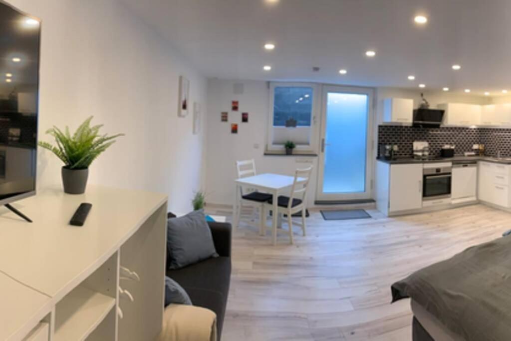 Modern Renovated Apartment Suited For Business Consultants - In Close Distance To Dt, Dhl And Un Campus - Reserved Parking Bona Exterior foto